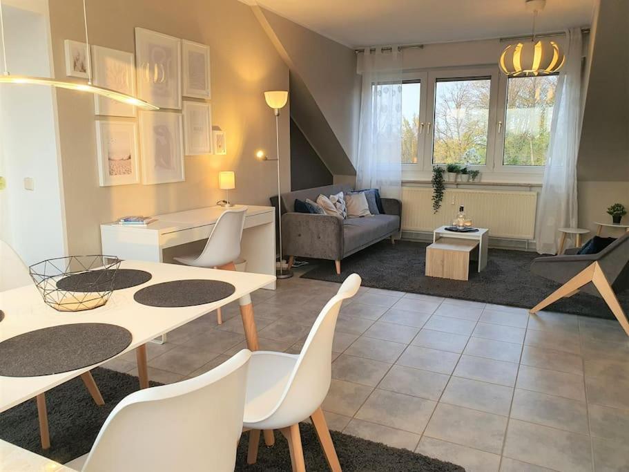 Modernes Und Ruhiges Appartement Mit Loggia Marl Extérieur photo